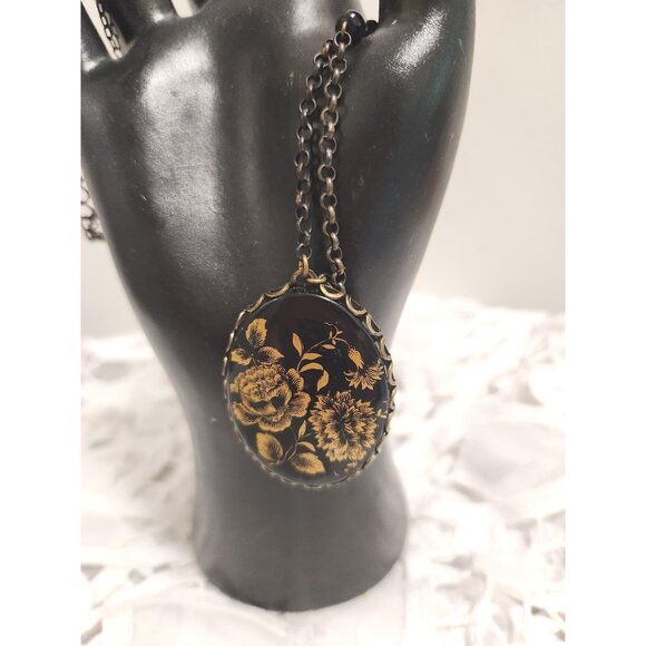 Large Black Oval Pendant with Gold Roses – Vintage Necklace, Long Chain - Picture 1 of 10